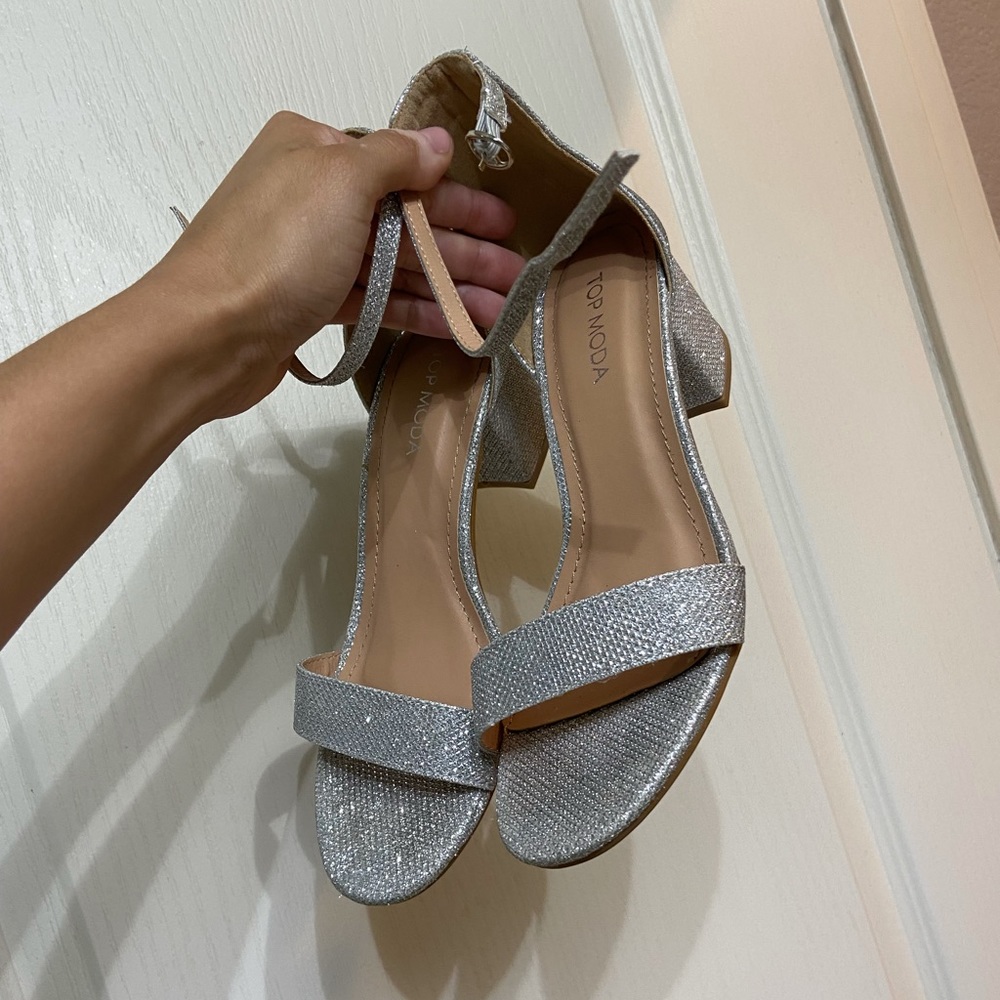 Silver wedding shoes ; top moda; silver sparkle